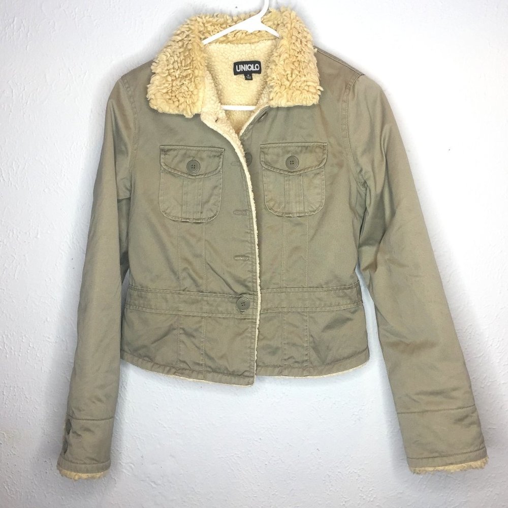 Uniqlo, women's size Medium sherpa lined khaki short jacket w/ buttons.